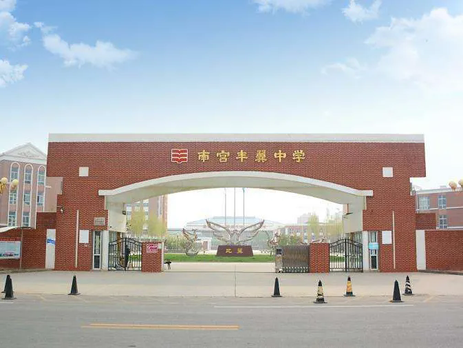 沃克熱泵/中央空調(diào)為國(guó)內(nèi)眾多中學(xué)打造綠色舒適冷暖！